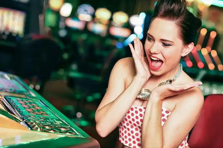 phtya mobile gaming interface showing sports betting and slot games on a Philippine player's smartphone